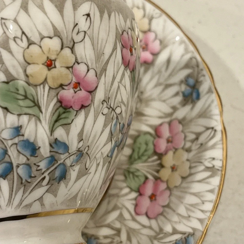 ABJ ROYAL CRAFTON TEA CUP WITH SAUCER ENGLAND - PORCELAIN FLOWERS SPRING 8441